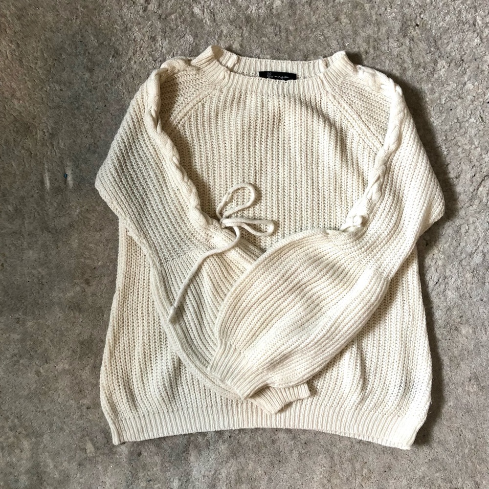 🔸2/$20 Knit white sweater with lace up retro puff sleeves
